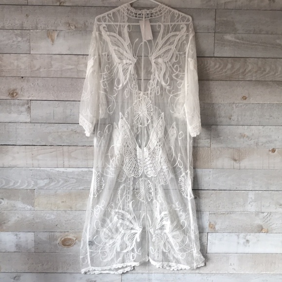 Butterfly sheer kimono - Picture 2 of 9